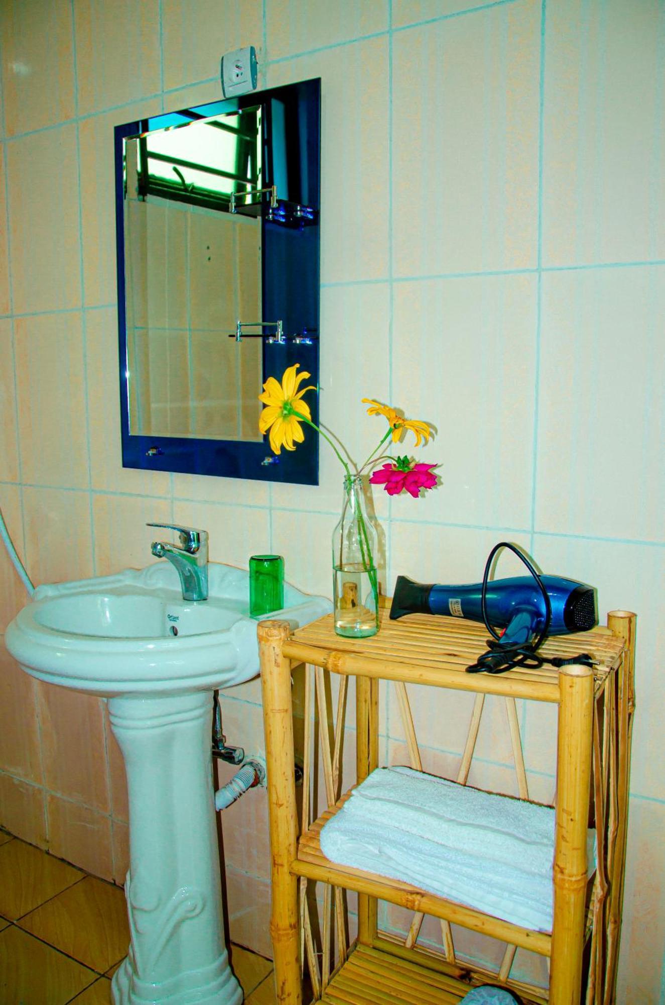 רוהנגרי Karisimbi Cave Resort מראה חיצוני תמונה