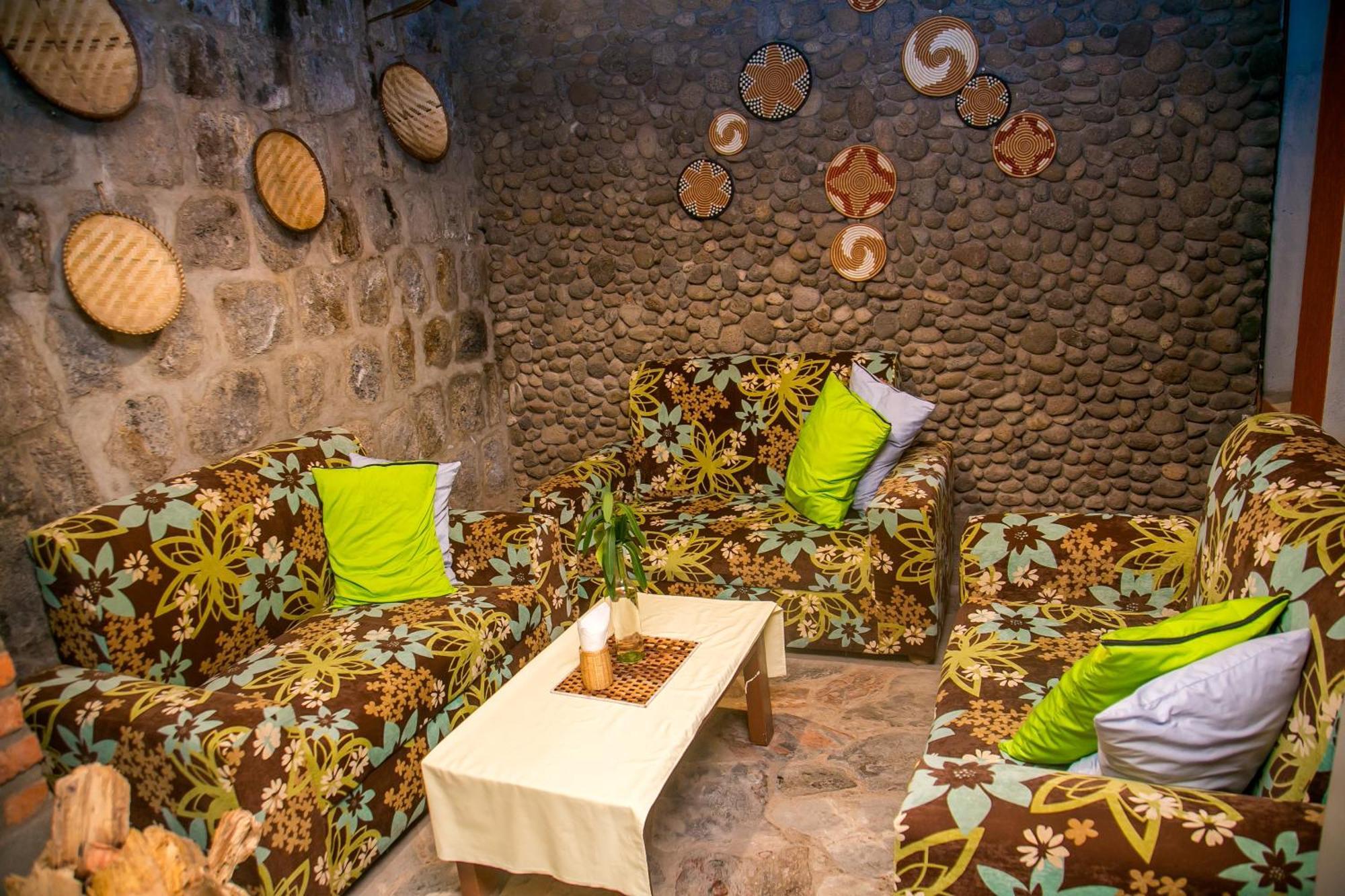 רוהנגרי Karisimbi Cave Resort מראה חיצוני תמונה